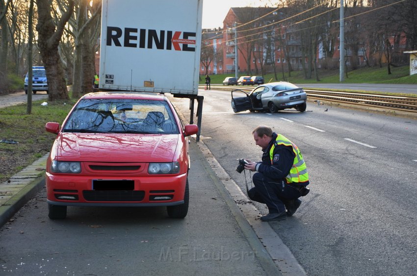 VU PKW Baum Koeln Muelheim Pfaelzischer Ring P078.JPG